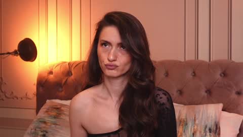Snapshot of mayavixxen chatting on February 1, 3:08 am MayaVixxen online show from February 1, 3:08 am