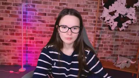 maybloom_ online show from March 4, 7:04 am