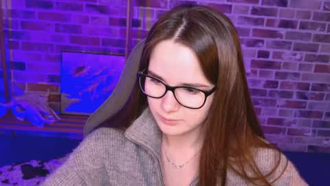 maybloom_ online show from April 10, 2:23 pm