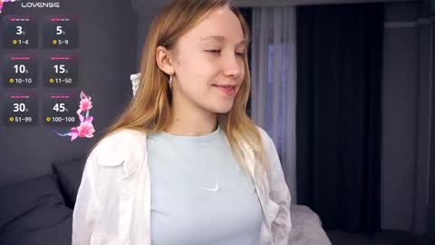 Snapshot of mckenziedyen chatting on November 1, 8:18 am Mary  online show from November 1, 8:18 am