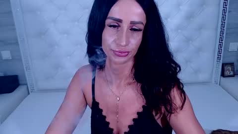 Medeea Bee online show from December 1, 5:11 am