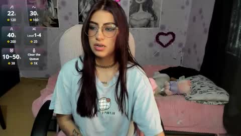 Snapshot of medussa_kat chatting on September 11, 8:53 pm Katrina online show from September 11, 8:53 pm