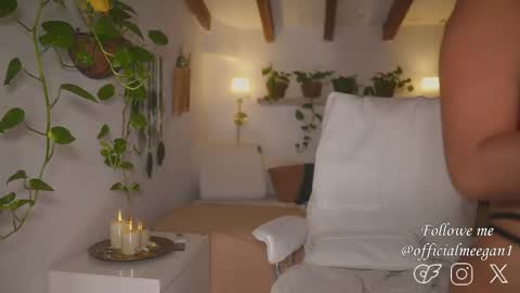 Andrea  online show from March 24, 6:46 pm