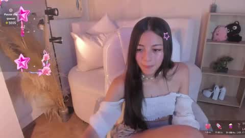 Snapshot of meelanny_ds chatting on March 2, 4:39 am online show from March 2, 4:39 am