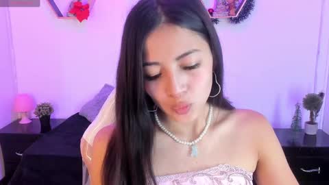 Snapshot of meelanny_ds chatting on December 7, 3:58 am online show from December 7, 3:58 am