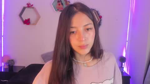 Snapshot of meelanny_ds chatting on December 25, 4:22 am online show from December 25, 4:22 am