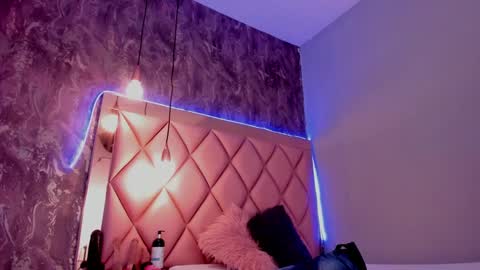 M E G A N online show from January 19, 6:32 pm