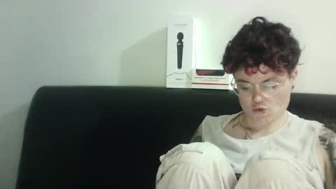 Snapshot of megan_coop3r_ chatting on February 18, 5:31 am Megan and sophi online show from February 18, 5:31 am