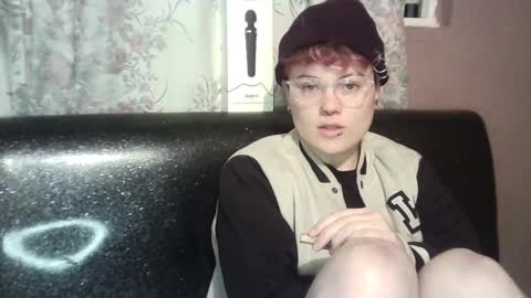 Snapshot of megan_coop3r_ chatting on December 22, 5:12 am Megan and sophi online show from December 22, 5:12 am