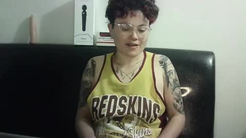 Snapshot of megan_coop3r_ chatting on February 25, 7:42 am Megan and sophi online show from February 25, 7:42 am