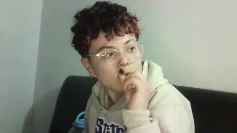 Snapshot of megan_coop3r_ chatting on February 10, 7:26 am Megan and sophi online show from February 10, 7:26 am