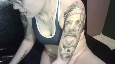 Snapshot of megan_coop3r_ chatting on December 20, 10:32 pm Megan and sophi online show from December 20, 10:32 pm