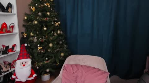 Snapshot of megan_devile chatting on December 17, 6:24 am Megan online show from December 17, 6:24 am