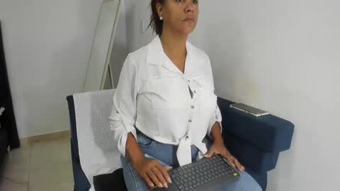 Snapshot of megan_greyxx chatting on December 11, 10:47 am megan_greyxx online show from December 11, 10:47 am