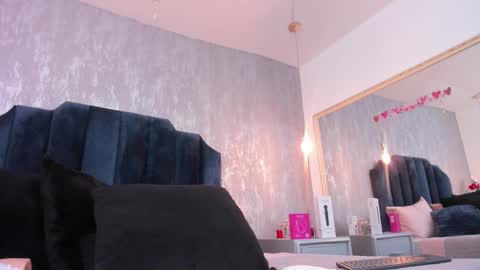 Snapshot of megan_star04 chatting on September 18, 12:37 pm Isis ariany online show from September 18, 12:37 pm