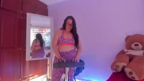 meganhotcurvy online show from November 22, 4:31 pm