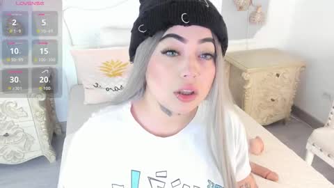 Snapshot of meganstar__ chatting on October 14, 11:24 am Megan online show from October 14, 11:24 am