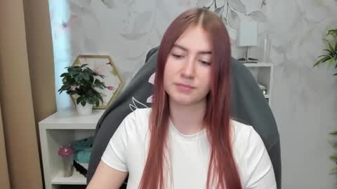 Snapshot of meganx_candy chatting on February 13, 7:56 am Megan online show from February 13, 7:56 am