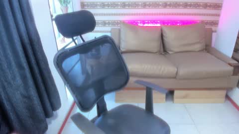 Snapshot of meggan_07 chatting on December 21, 2:47 pm meggan online show from December 21, 2:47 pm