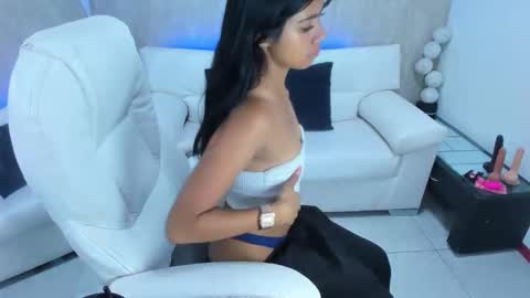 Snapshot of meggan_07 chatting on February 19, 4:34 am meggan online show from February 19, 4:34 am