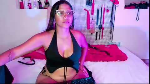 Snapshot of meggan_greey chatting on February 18, 8:58 pm Your best slave online show from February 18, 8:58 pm
