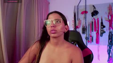 Snapshot of meggan_greey chatting on October 18, 10:22 pm Your best slave online show from October 18, 10:22 pm