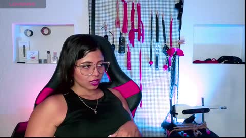 Snapshot of meggan_greey chatting on January 5, 4:59 pm Your best slave online show from January 5, 4:59 pm