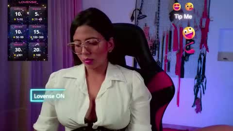 Snapshot of meggan_greey chatting on September 27, 7:54 pm Your best slave online show from September 27, 7:54 pm