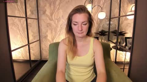 Snapshot of meggysun chatting on September 19, 1:32 pm Meggy online show from September 19, 1:32 pm