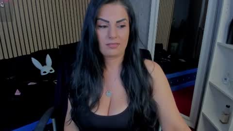 Miss Meghan or MM    online show from July 13, 11:33 am