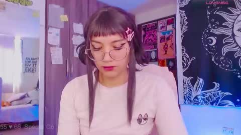 Snapshot of mel_dahlia chatting on September 26, 4:48 pm Melissa - - Please help me to reach 100 thumbs up online show from September 26, 4:48 pm