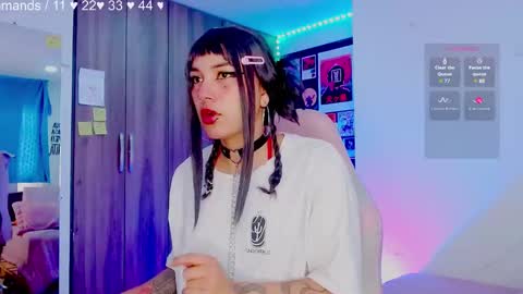Snapshot of mel_dahlia chatting on February 2, 12:46 pm Melissa - - Please help me to reach 100 thumbs up online show from February 2, 12:46 pm