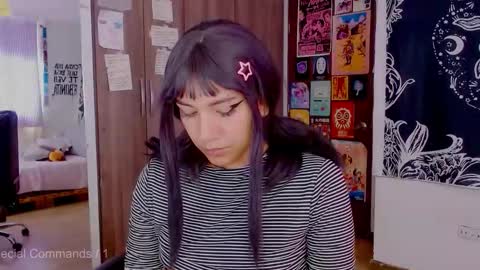 Snapshot of mel_dahlia chatting on October 16, 4:20 pm Melissa - - Please help me to reach 100 thumbs up online show from October 16, 4:20 pm