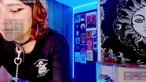 Snapshot of mel_dahlia chatting on December 21, 7:38 pm Melissa - - Please help me to reach 100 thumbs up online show from December 21, 7:38 pm