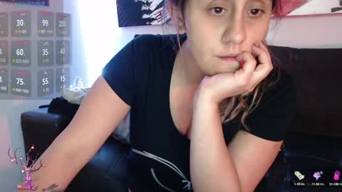 Snapshot of mel_raise chatting on January 21, 11:34 pm mel raise online show from January 21, 11:34 pm