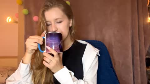 Snapshot of melaineswinderman chatting on October 10, 3:39 pm Gera online show from October 10, 3:39 pm