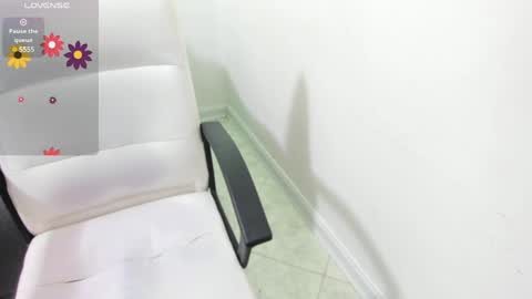 Snapshot of melan_owen chatting on December 23, 10:53 am melan_owen online show from December 23, 10:53 am