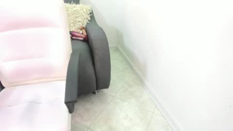 Snapshot of melan_owen chatting on December 5, 11:05 am melan_owen online show from December 5, 11:05 am