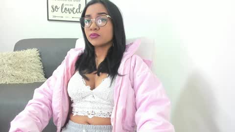 Snapshot of melan_owen chatting on December 3, 10:48 am melan_owen online show from December 3, 10:48 am