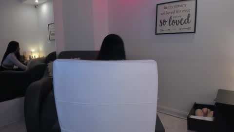 melan_owen online show from November 26, 7:15 pm