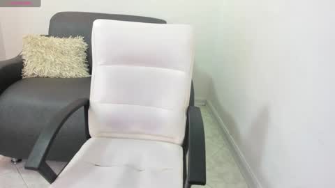Snapshot of melan_owen chatting on December 17, 10:55 am melan_owen online show from December 17, 10:55 am