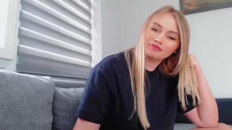 Melania online show from April 25, 11:46 am