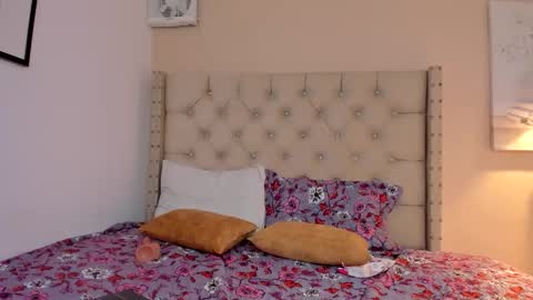 Snapshot of melania_xtreme chatting on October 16, 5:32 am melania_xtreme online show from October 16, 5:32 am