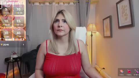 Snapshot of melanie_silver_ chatting on February 19, 9:25 pm Melanie online show from February 19, 9:25 pm