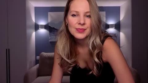 Melanie Bennett online show from February 12, 6:48 am