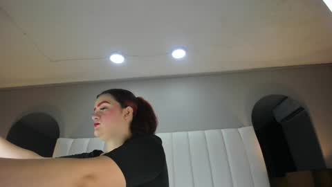 Snapshot of melanieklaus chatting on February 9, 4:04 am Melanie online show from February 9, 4:04 am