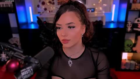 Melanie  online show from December 22, 7:50 pm