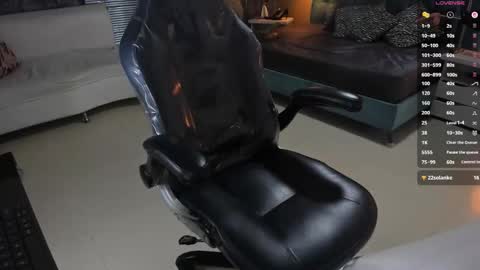        online show from December 1, 1:25 pm