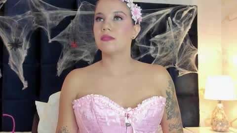 Snapshot of melanieroux chatting on October 8, 8:24 pm Melanie Roux online show from October 8, 8:24 pm