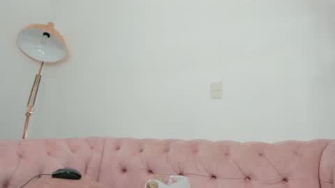 melaniie_hill online show from May 16, 12:15 pm